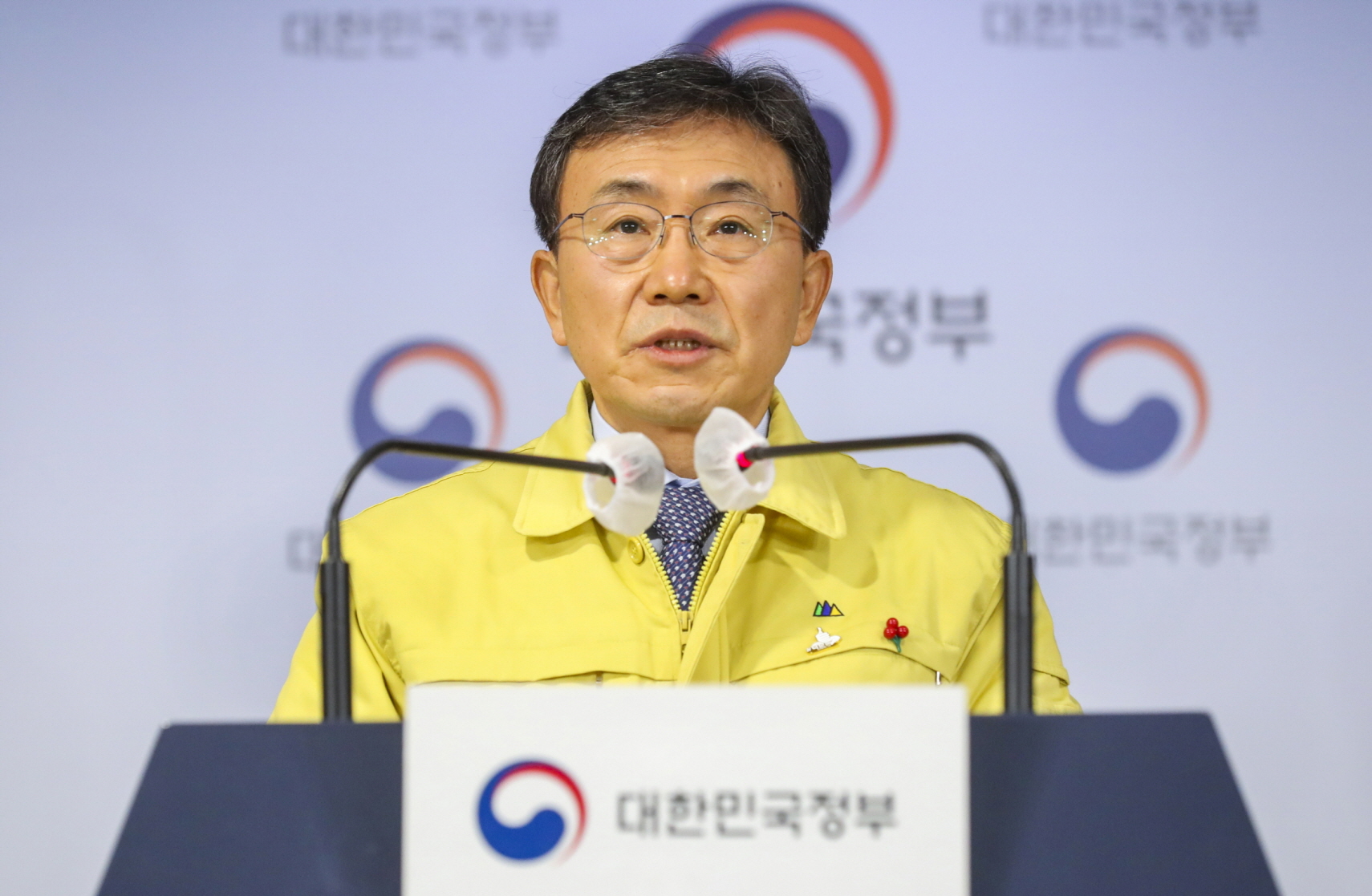 방역에 대한 정부행정에 일관성이 없다.