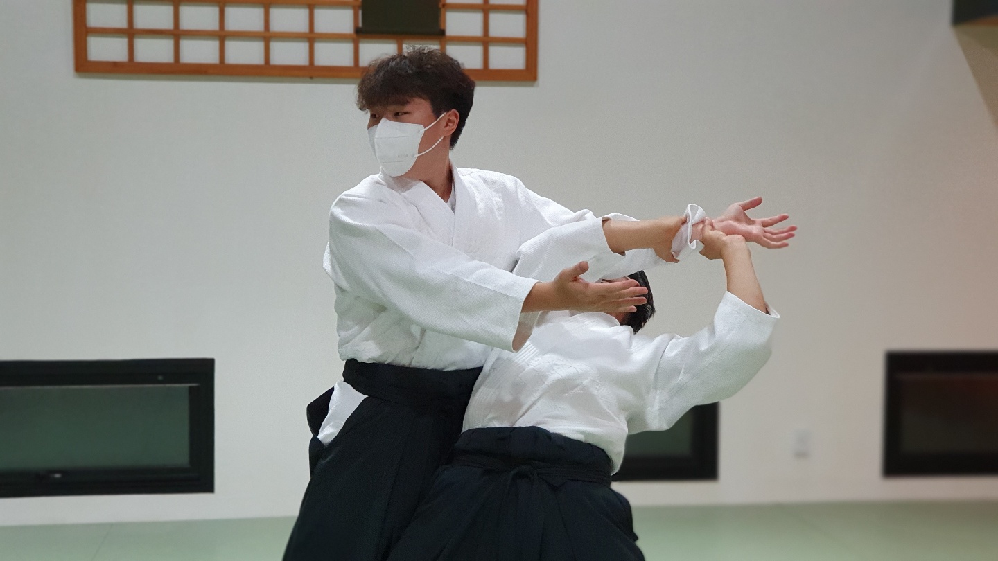 [수련기]저는 대구초심도장에서 수련하는 올해 21살 전형준입니다.