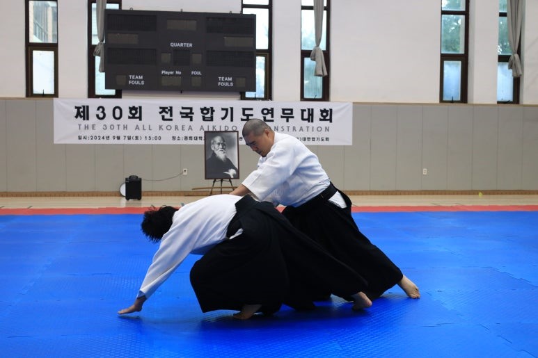 중앙도장 지도원 박병호 2단 연무