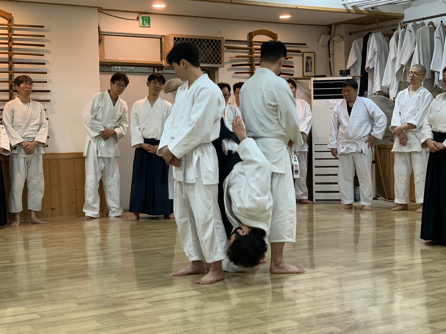 1부와 2부에 걸쳐서 수신 강습회가 신촌본부도장에서 29명의 회원이 참석한 가운데 성황리에 진행되었다.