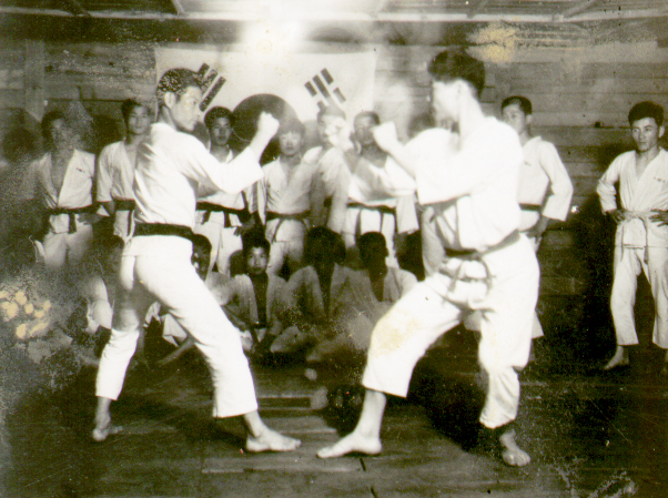 1950년대 태수도(현 태권도)의 대련 자세